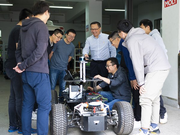 【尋訪身邊的榜樣】他把“小”車開上“大”舞臺(tái)———訪東南大學(xué)首席教授殷國(guó)棟